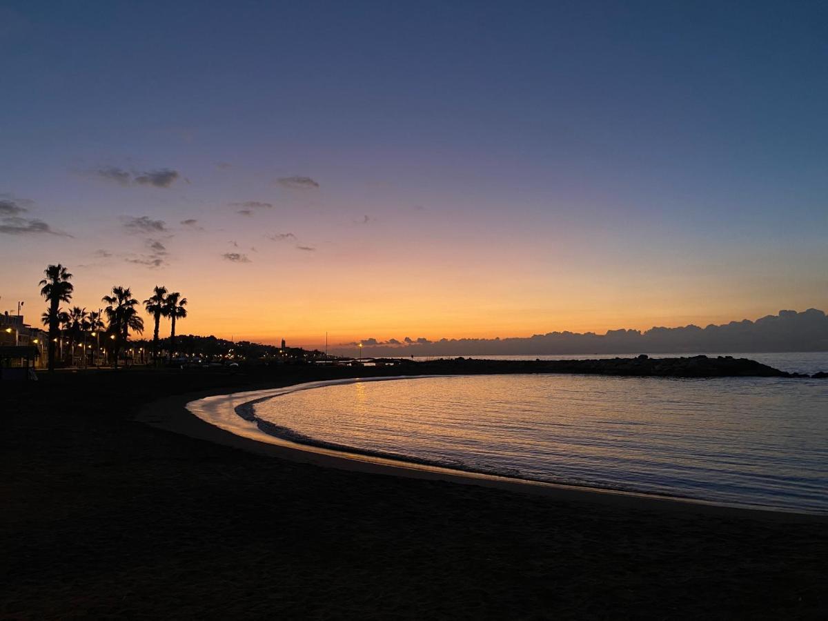 Exclusivo Apartamento Cerca De La Playa マラガ エクステリア 写真
